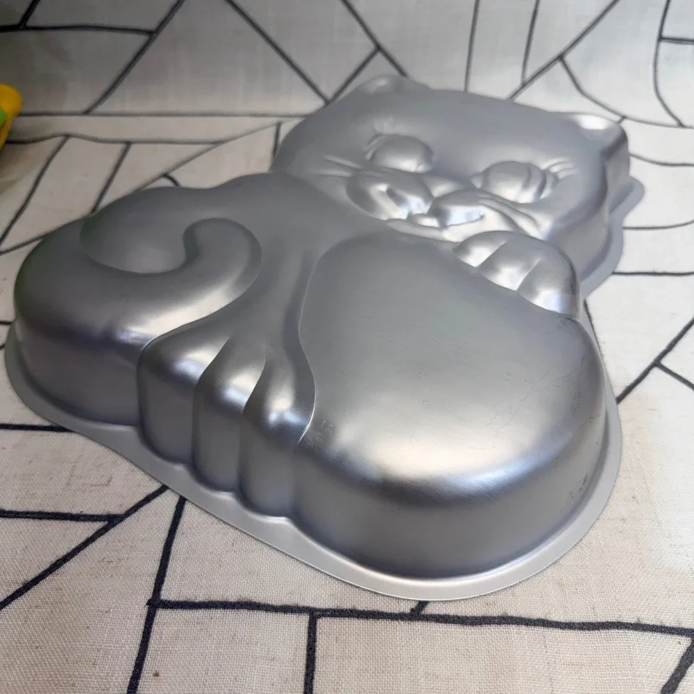 Wilton Cake‎ Pan 12x11 Silver Vintage 1979 Sitting Kitten Cat Mold 502-1972